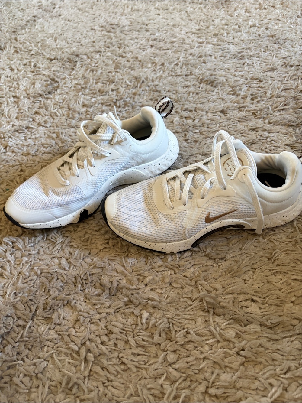 Nike Women’s White Mesh Athletic Sneakers with Metallic Gold Swoosh - Picture 6 of 8